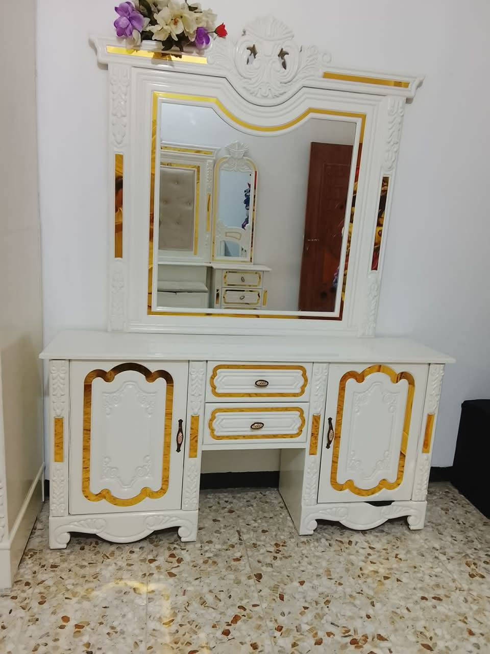 غرفه جديده تسكام سعر مليونين وبيه مجال بصيط مكان بابل حي النصر ***********
