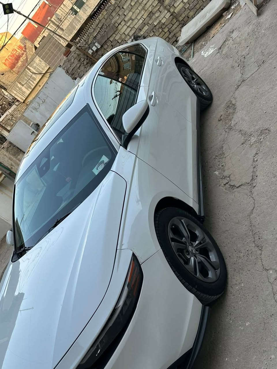 السلام عليكم 
هونده اكورد 
موديل 22 امريكي 
حادثه بنيد مبدل  وجاملغ بارد 
السعر 170وبيها مجال 
***********
بغداد
