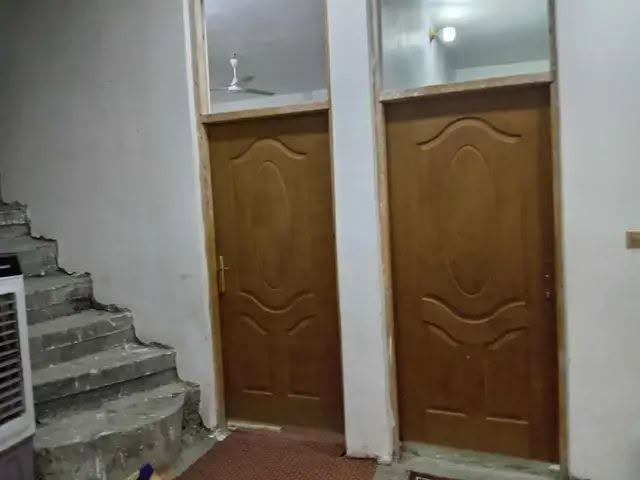 سلام عليكم دارللبيع م200 متر بل متنبي مقابيل محطة كهرباء المتنبي فرع أسواق والمخبز اللستفسار الاتصال بصاحب الدار ***********
