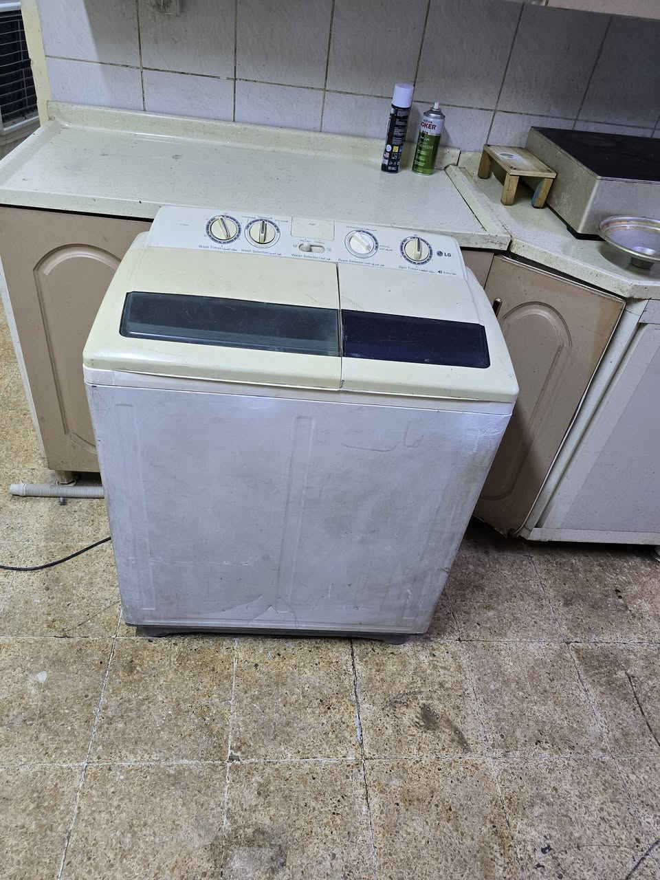 مبرده ام الخرطوم جديده حجم كبير قفل 175 مبرده وسط قفل 50 غساله ال جي غسل وتنشيف اصليه نهايته 65 صوبه مال باله نهايته 20 ثلاجه 4 بوب جبسون ثلج جوه مجمده وفوك ثلاجه نهايته 200براد ماء ثلج حار وبارد يس شويه من صفحه من جوه بي خياس نهايته قفل 25 ليحب يتصل ***********
