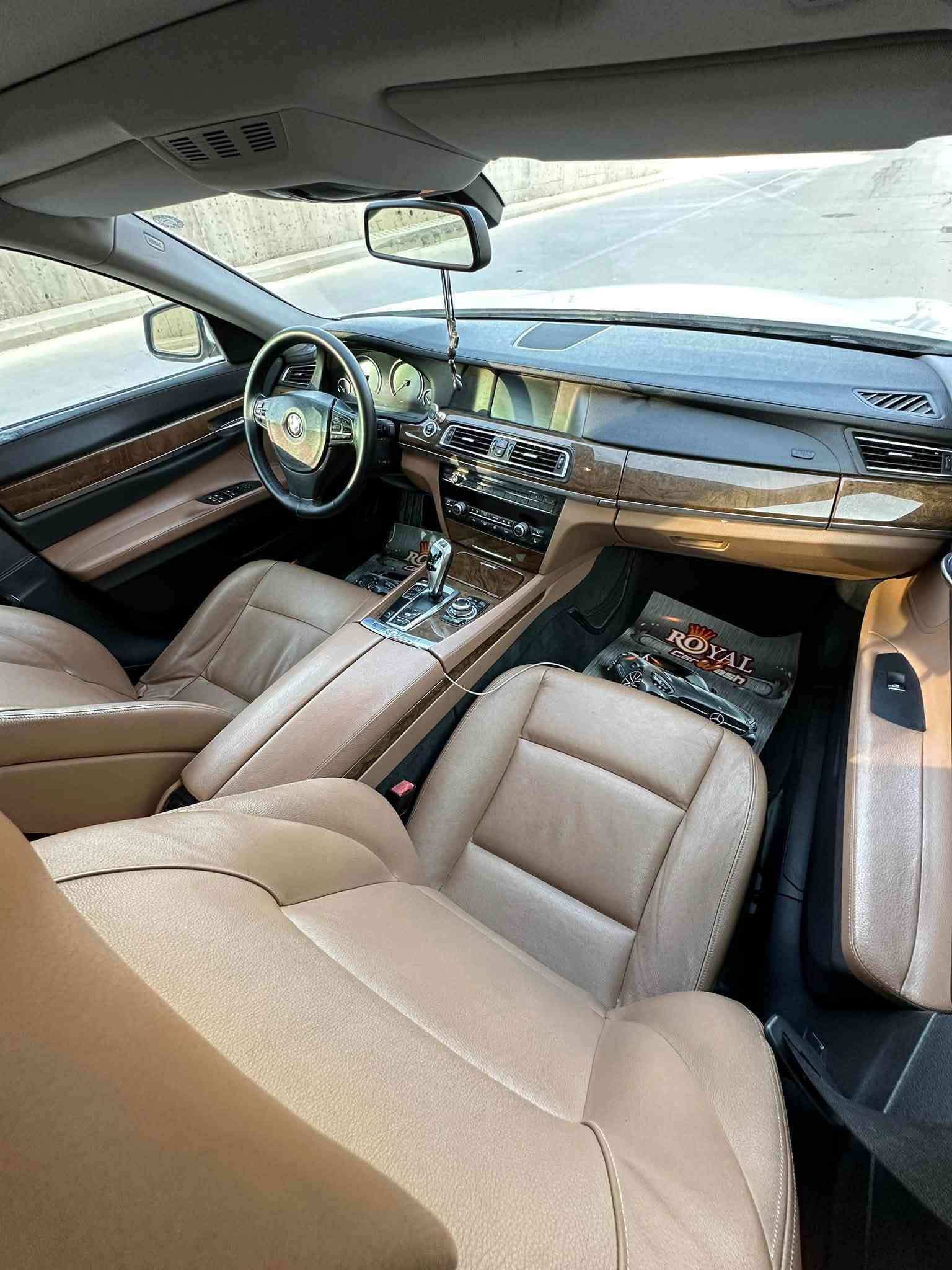 BMW 730Li
وكاله العروش موديل 2012
محرك 6 سلندر  بدون توربو المرغوب N52
سنوية وهزة ورقم جديدات
‏ضمان دولي
سي دي 6 اقراص
شاشه 
سلايد روف 
بصمة . بصمتين الوكالة موجودة 
خزن ميموري كشنات + ستيرن
كشنات فول. كهرباء 
5 بردات 
حساسات 360
مري شفط + قلاب مع البك
اوتو هولد 
انظمه قياده 4 
دبل خلفي جوبلس
هاند بريك كهرباء
ماشية 267 الف 
صيانة كاملة بدون اي خلل ولا مسج
كير ومكينة مكفولات 
باب خلف السائق صبغ 
والصندوك 
باتري جديد 
تخم تايرات جديد
سيرفس كامل بدون اي نقص
رقم سليمانية الجديد بسمي تحويل مباشر 
العنوان سليمانية 📍
السعر 165ومجال حگ الجية
للأستفسار اتصل ***********

