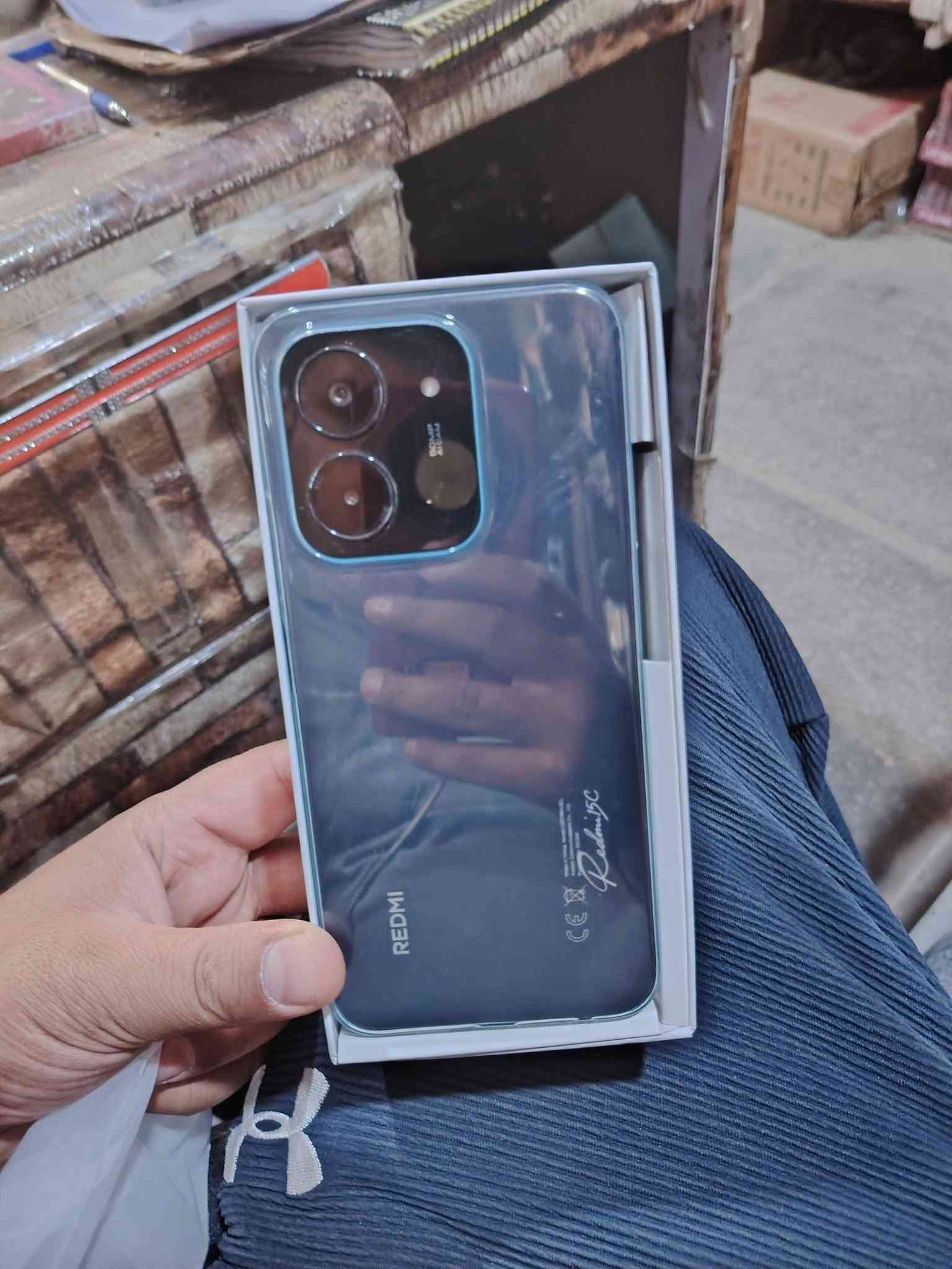 شاومي ريدمي 15C (Xiaomi Redmi 15C)  الشاشة: بحجم 6.9 بوصة وبمعدل تحديث 120 هرتز ذاكرة التخزين: 256  العشوائية (RAM): 8 البطارية: سعة 6000 ميلي أمبير مع شحن سريع بقوة 33 واط.الكاميرا: بدقة 50 ميجابكسل سعره 200 الف
