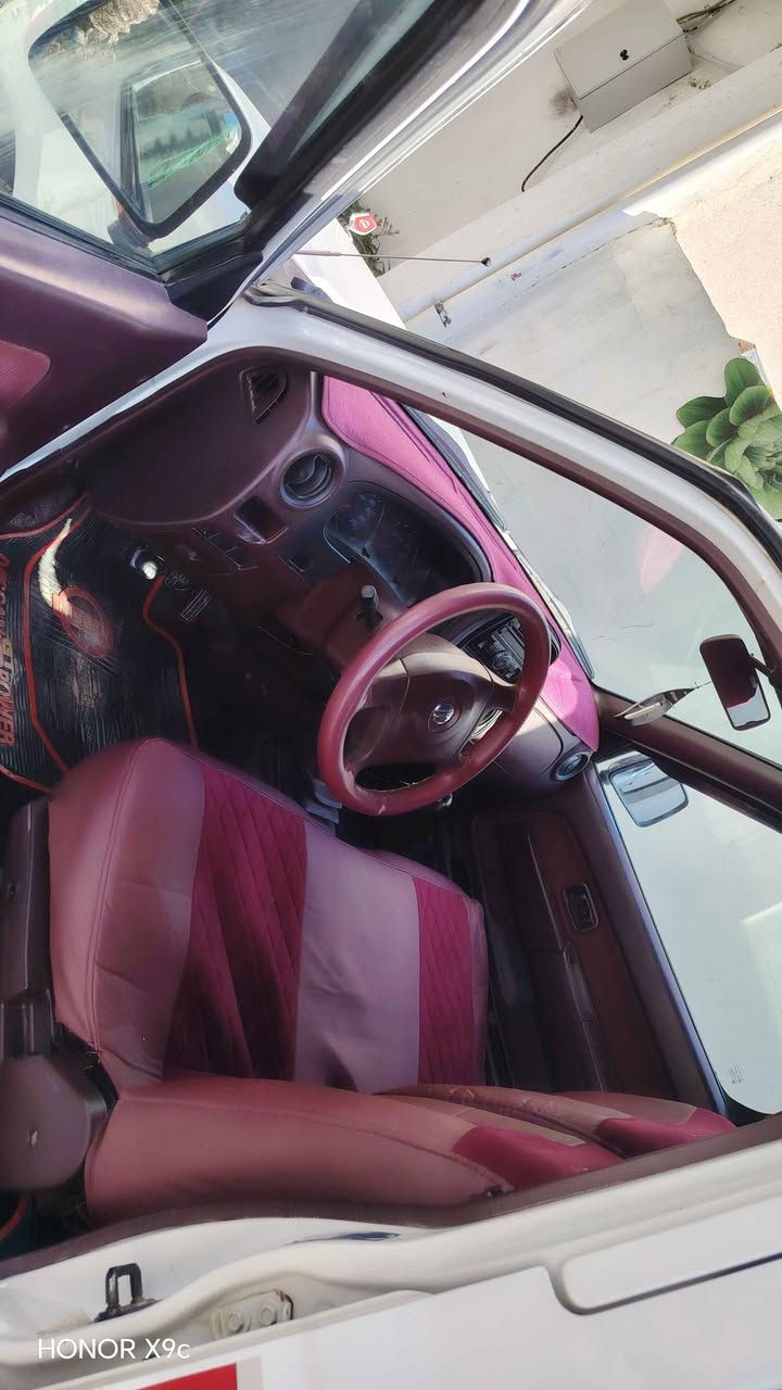 نيسان بيكم موديل 2013 كلين مكفوله من الصبغ فقط باب السائق معيره وبيها ملاحظات ماتذكر الاتصال على الرقم *********** Singapore
