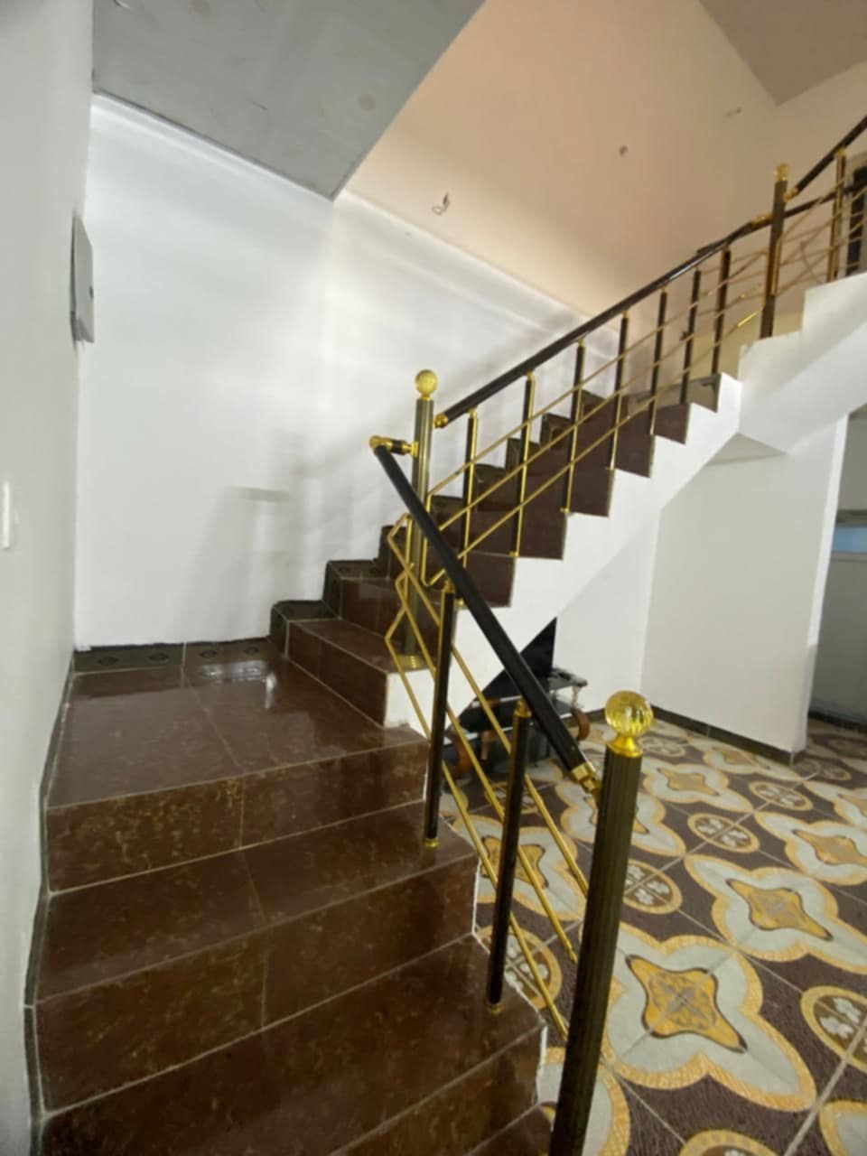 🏡 دار للبيع | تكريت – حي شيشين
📍 قرب دائرة التقاعد | موقع مميز جداً

📐 المساحة: 150 م²
📏 الواجهة: 7.5 م
📏 النزال: 20 م
🛣️ شارع الدار: 15 م

✨ تفاصيل الدار:
• 4 غرف نوم
• صالة
• استقبال
• مطبخ
• 3 مجموعات صحيات
• واجهة حجر
• شغل درجة أولى – مال جناي
• موقع مميز جداً

💰 السعر مناسب جداً

📞 للاستفسار والتفاصيل:
*********** ☎️
🏡 مكتب الامين للعقار على شارع 60 🏡
