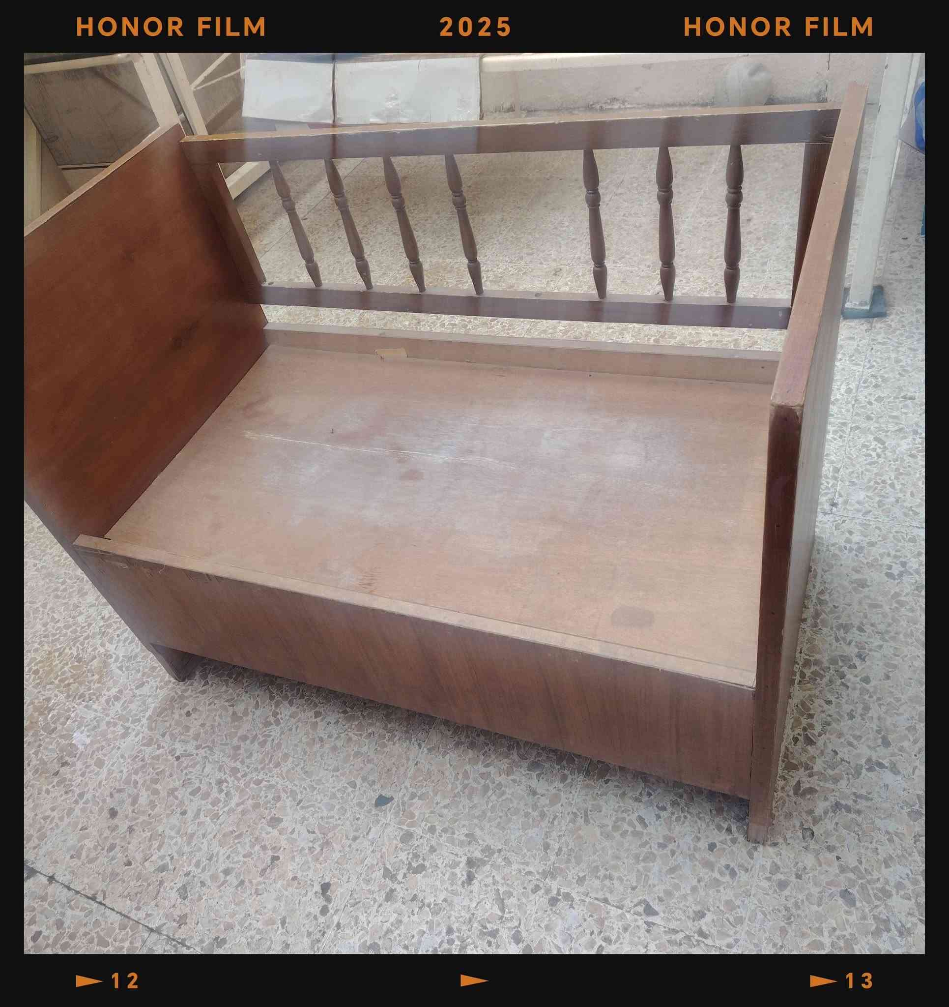 تخت اطفال • الايسر