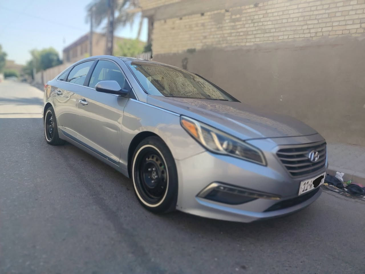 سوناتا موديل 2015
نص فول ☑️ 
محرك 2400  ☑️ 
حادثها جاملغ و بنيد  بدون دواخل  ✔️ 
شاشة كبيرة + كامرة خلفية وكاربلاي وحساس امامي وخلفي ورادار صدر امامي خلفي كله جديد تخم تاير ويل+ تبريد ثلج  ❄️ + مثبت سرعة + رقم بغداد تحويل ثاني يوم + مكاني بغداد + تنبيه نقاط عمياء  ✅  + الشراي يتصل مكاني بغداد رصافه والسعر 98 وبيه مجال لشراي ***********
