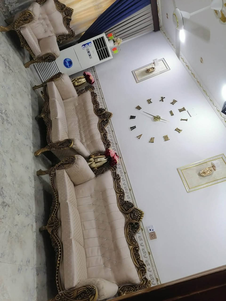 السلام عليكم  تخم البيع يراني ملكي نضيف  10 مقاعد السعر350 مكان بغداد الدورة***********
