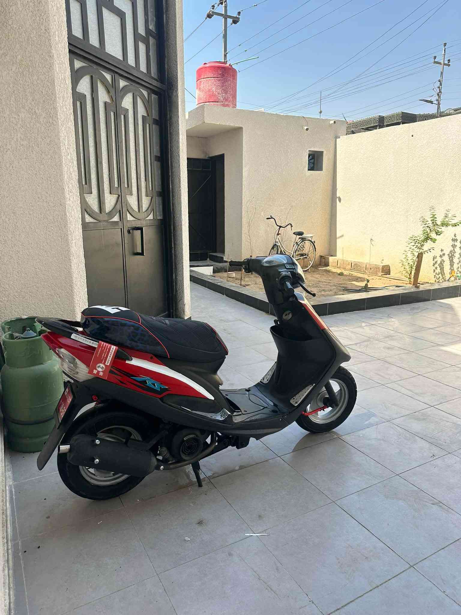 سلام عليكم ماكس عدله كفاله خامه ختم واحد شلعه ومعدل دراجه ماتنكض دراحه كلشي شغال بيها من السطاب للئشاير دبل خلفي امامي شغال بريك خلفي امامي شغال هورن سلف هندر كله شغال تخم تاير جديد كفر ختم واحد دراجه مانقصها برغي واحد دراجه مرتبه كلش مال جناي نقص بس سايق دراجه بلاديه لامفتوحه ولادخن ولاتنقص!!!!'شرط الفحص مكاني بصره حي الاصدقاء سعرها 800 بيها مجال حك الجيه موشراي اعبر المنشور ولاتعبني رقمي ***********
