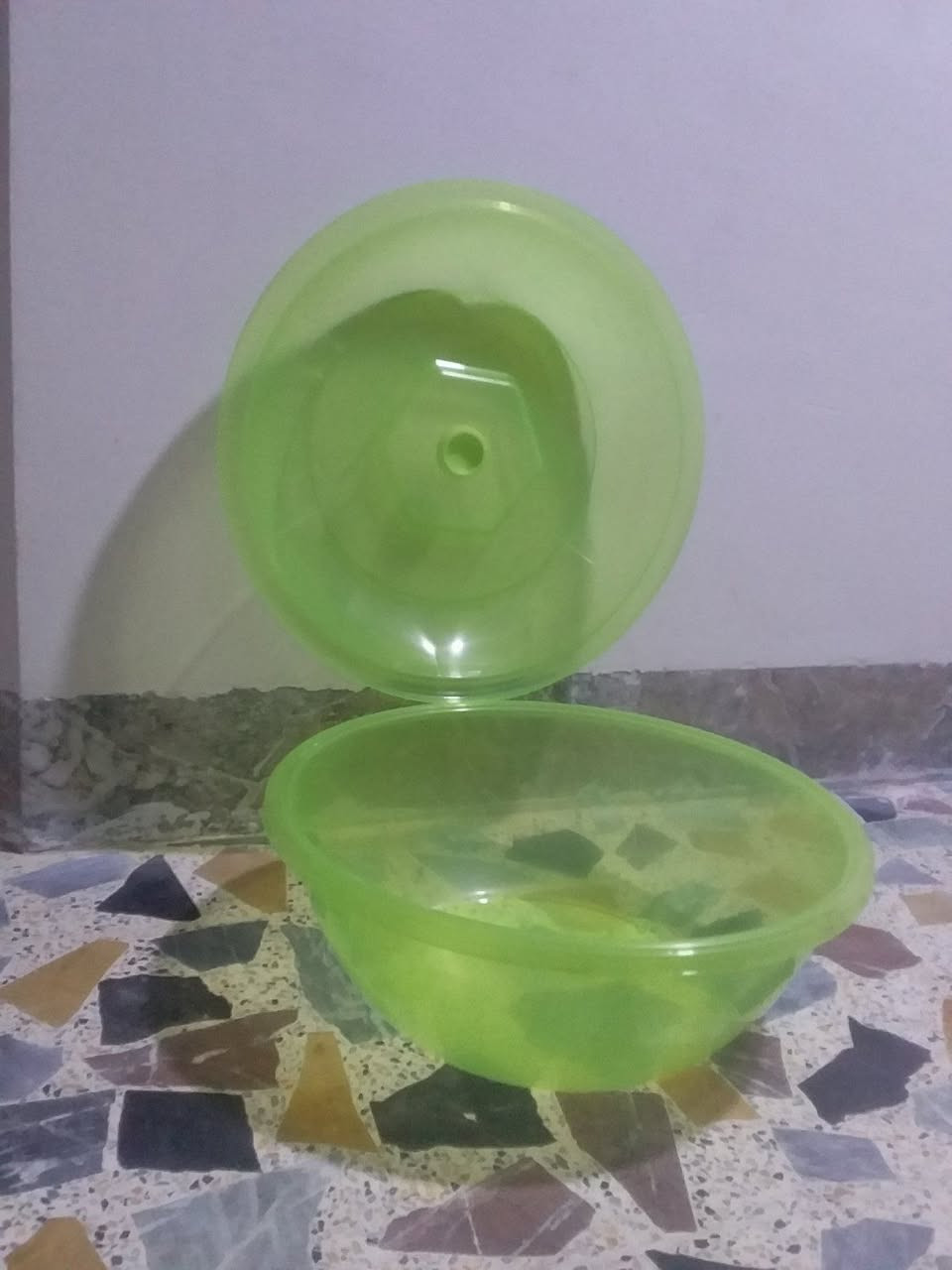 للبيع للبيع للاستفسار ***********
اغراض الميز. اب ٥ 
والتبسي. اب   ١٠ والله باب اول مال قبل 
والاوتي ٧  شرط شغاله والله  وانجان العجين  ٤
