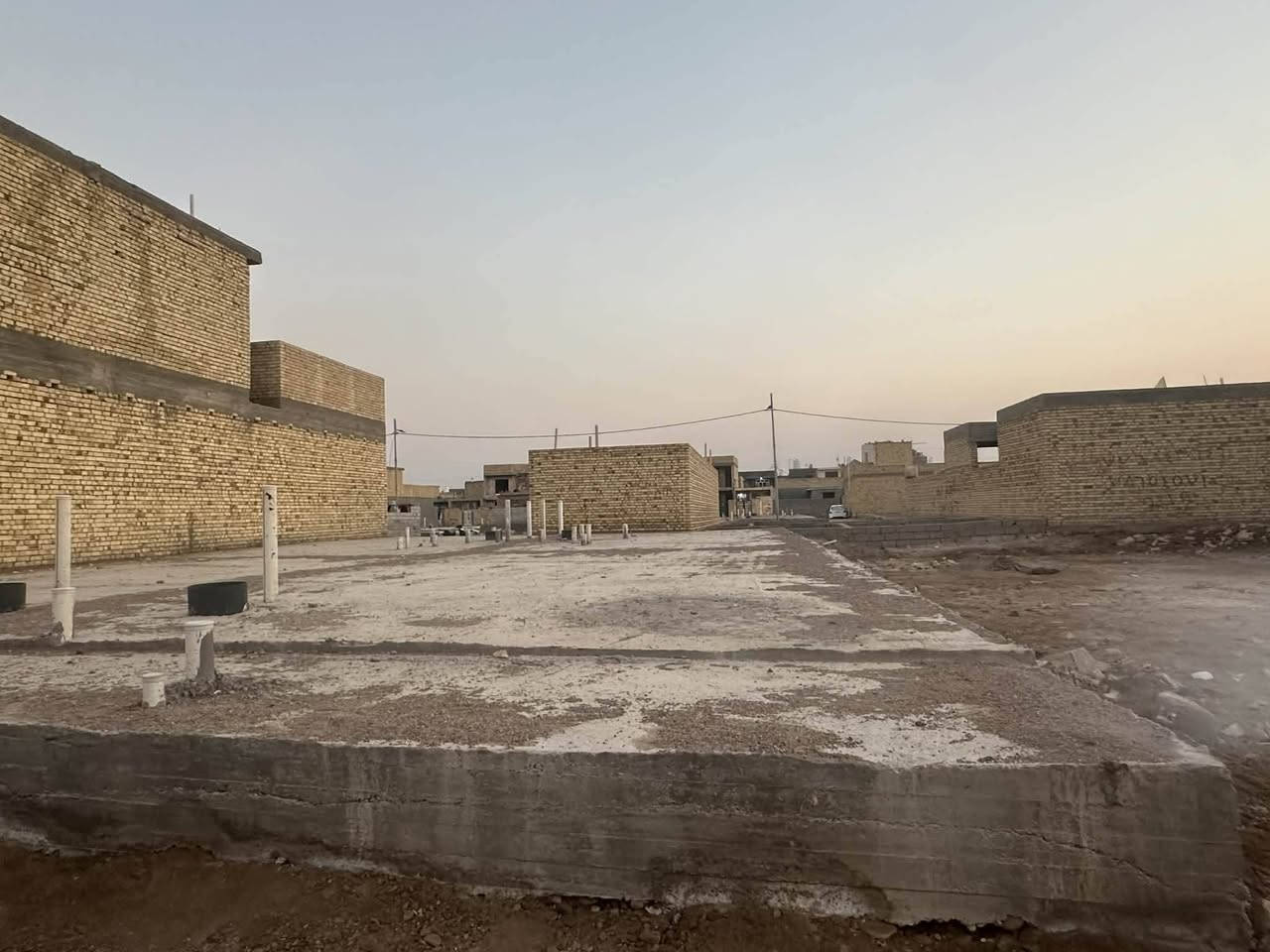 السلام عليكم
رفته للبيع في حي الخضراء مقابيل المعارض 
المساحه 250 متر مربع 
تباع كلها او نصفها 125
مقابيل البيع المباشر 
للاستفسار اكثر الاتصال
على ‏‪***********‬‏
