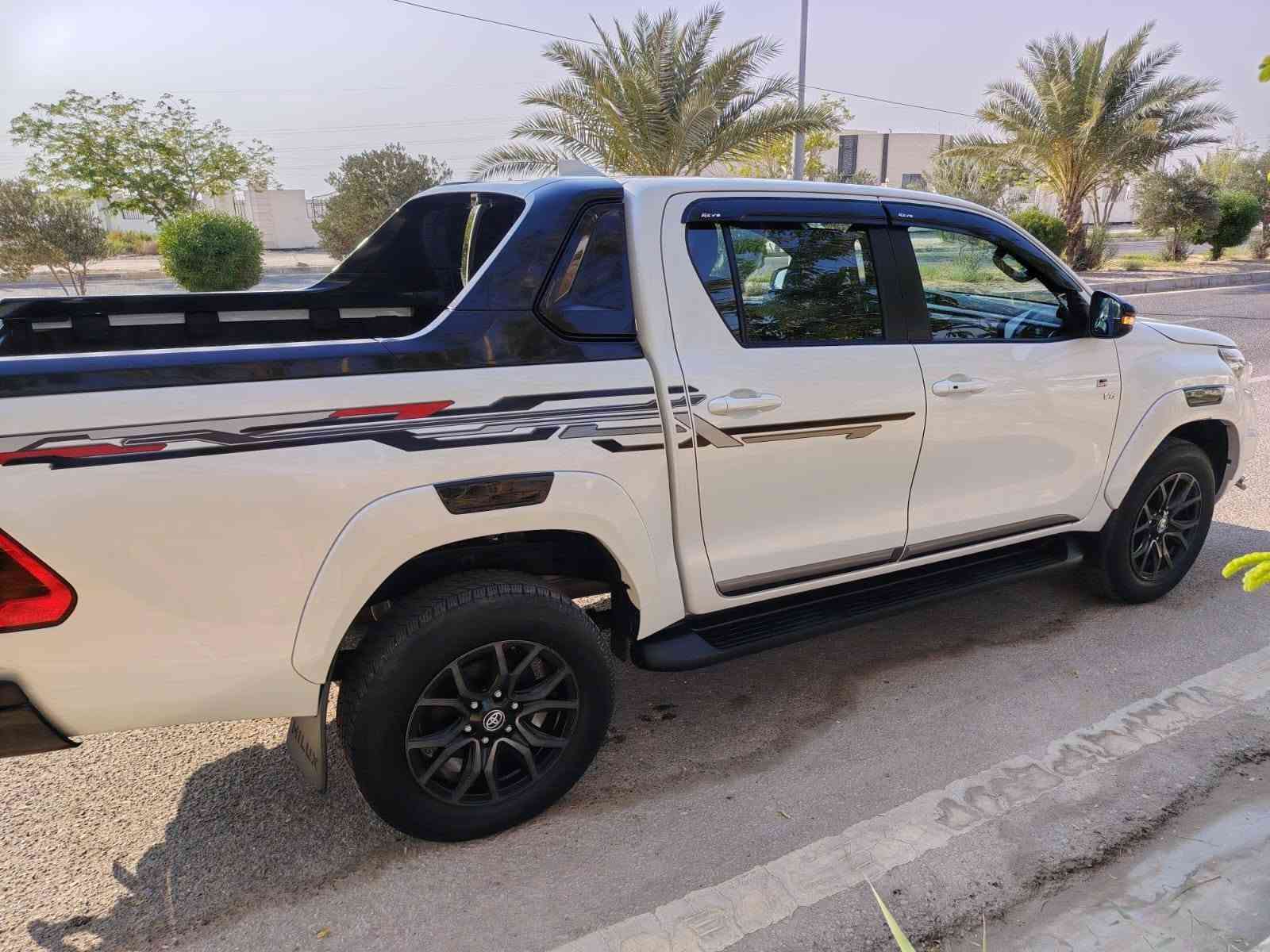 السلام عليكم
تيوتا هايلوكس  جي ار 2022

الوكالة : سيد نهرو

اللون : ابيض

رقم السيارة اربيل 

العداد : ٥٨ الف كيلو 

المواصفات : 

بصمة تشغيل عدد 2

شاشة ذكية تدعم الاندرويد اوتو والكار بلي 

نظام اومر صوتية

لايتات ليد ابيض

كامرة 360 درجه

حساسات خلفية واماميه 

ستيرن تحكم جهتين 

مثبت سرعة 

مانع انزلاق 

نظام ABS

تبريد قطعتين

ايكو مود ، باور مود

ماطور هوا 

السيارة كاملة مكملة مابيها اي نقص مكفوله من اي ضرر

السعر/٣٩٠$ وبيها مجال للشراي

عنوان : الانبار
***********
