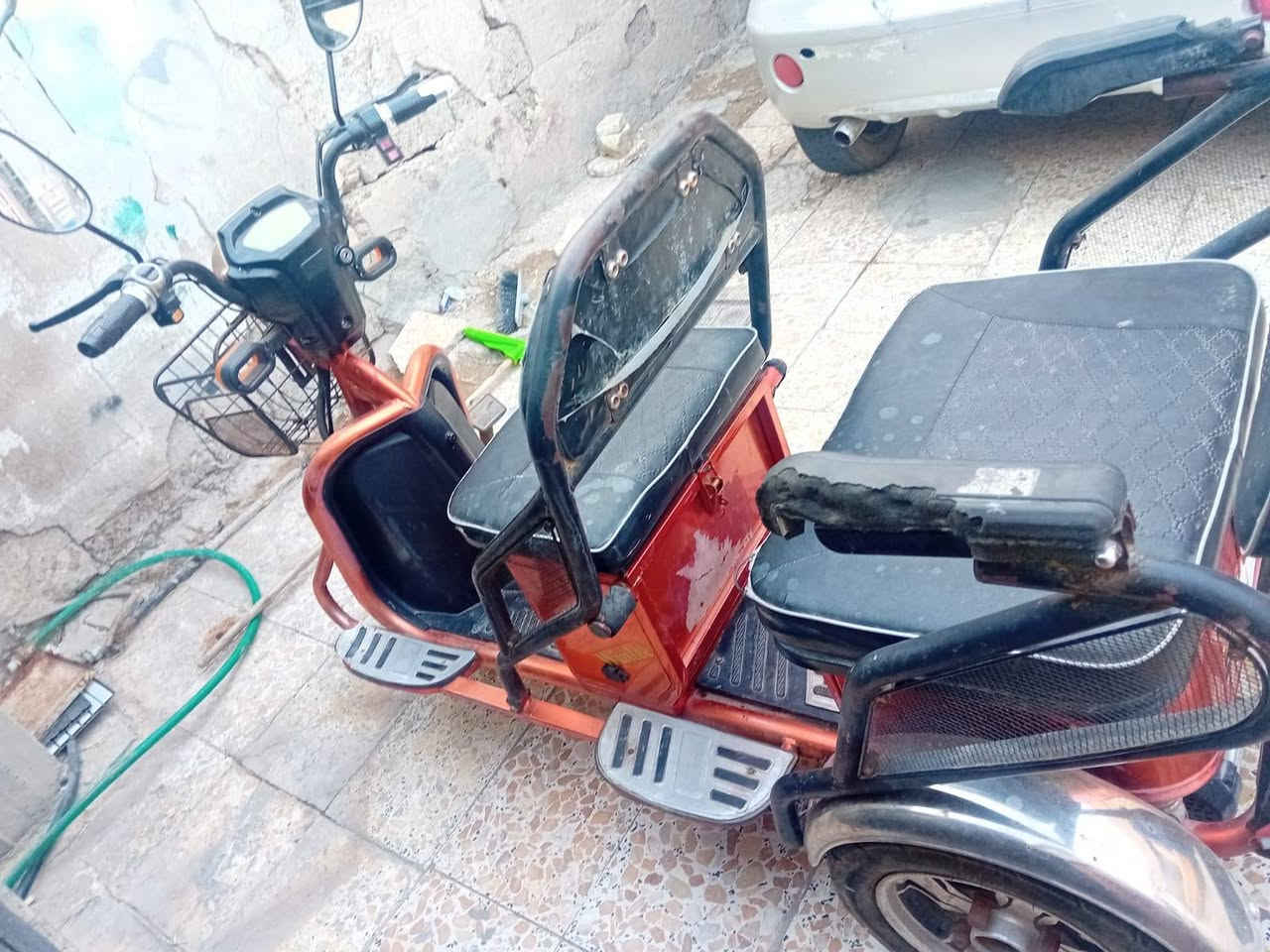 درجة شحن للبيع نظيفه مثل ماواضح بالصوره شغاله مابيه اي عطل 3 تايرات السعر 400وبيه مجال المكان الحسينيه الراشديه للتواصل ع الرقم *********** والواتساب موجود
