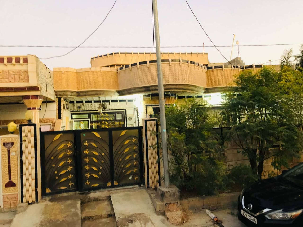 سلام عليكم 
🏡 دار للبيع 
📍 العنوان: بختياري شارع العصائب.
✨ مواصفات الدار: 
*مساحة 200 متر
* استقبال.
* هول.
* مطبخ بارد + حار 
* غرفة نوم.
*غرفه نوم طابق ثاني كبير
* مجمع صحيات.

✅ الأرضية سيراميك بالكامل (ما عدا الحوش).
+سقوف ثانوينه البيت كله جديد
✅ يحتوي على كراج للسيارة+ حديقه جبيرة

📞 للاستفسار السعر والمعاينة: مراسله خاص او اتس اب
       ***********

