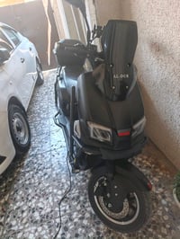 دراجه الساعقه ست بطاريات صار ست اشهر من ماخذها الدراجه خير من الله سرع...