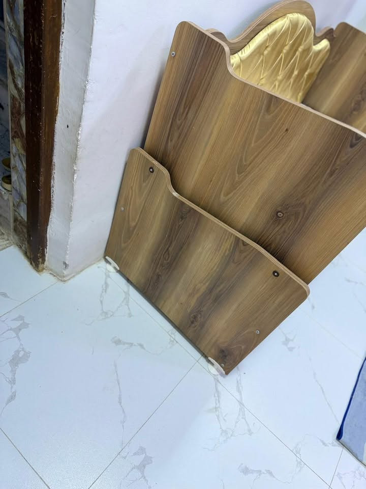 غراض لبيع جربايه طفل 175 ميز مرايه شغل تزكان نجاره صاجي عراقي سعرع 150عنواني بصره شط العرب ***********
