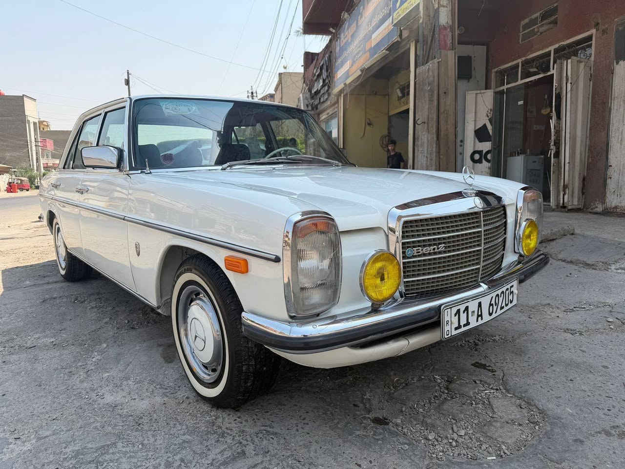 السلام عليكم  ،،،، 
مارسدس موديل  ،،،  1975  ،، 
كفاله عامه من الظربه والتعمير  ماعدا الصبغ  ،،  سياره بلاديه كل محتواياتها وكمالياتها ع الشركه  مكينه بلاد گير عادي  ،،،  تبريد شغال،،  تخم تاير حداديه كلها  جديده  رقم انگليزي  ،، 
تحويل مباشر  ،، 
السعر  ،،،،  80  ،،،  ورقه  ،، للأستفسار 

***********  ،،،، 
***********  ،،،،،،
