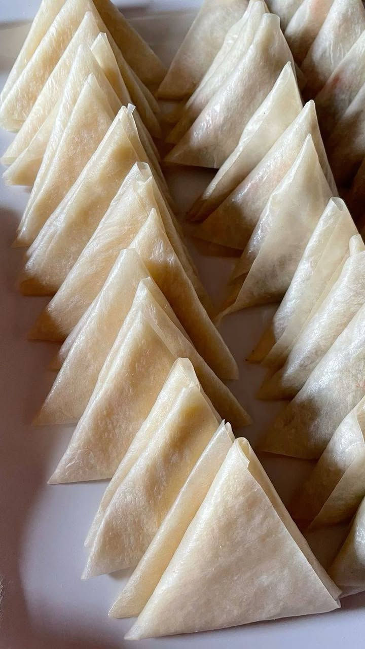 فطائر دجاج • توصيل • تواصل خاص