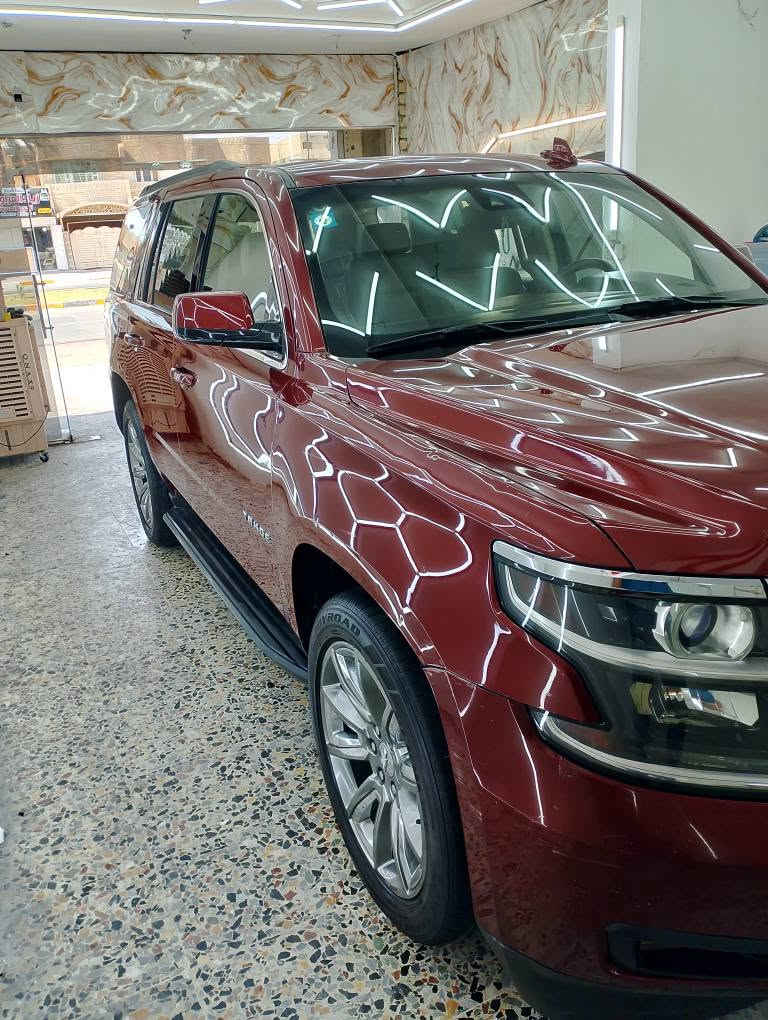 السلام عليكم 
تاهو 2016 LTZ فول للاخير 
بدون قطره صبغ 
رقم بغداد دولي بأسمي هزه وسنويه وارقام جدد 
بيه فقط بنيد من أمريكا مبدل نفس لون بدون صبغ بدون دواخل 
الايرباكات شغاله 
ماشيه 130 الف 
مكينه 5300 8 سلندر 
بدون اي كلوب بلدشبول ماكو أي عطل 
المواصفات 
فتحه 
داتا شو الكتروني
شاشه جبيره وكامره خلفيه وحساسات اماميه خلفيه 
كشنات جلد 7 راكب منفصل سياحي
كشنات ثنينهن كهرباء وتدفئه وتبريد وخزن ميموري وكشن سائق رجاج
داخل لون بيجي ومطعم بصاج ملكي
رادار امامي وتحديد مسار 
سستم صوت دمام BOSE
ثلاجه 
قاصه
صندوك كهرباء 
شاشه تاب وسطيه 
الابريك والبانزين كهرباء 
تشغيل عن بعد
اناره داخليه بلاديه بلسياره 
ويل حجم 22 بلادي الاصلي 
وباقي مواصفات معروفه 
منظومه زنون عالي وناصي 
السياره كير ومكينه وصدر وتبريد مكفولات مابيه نقص 
مكانه بغداد الكرخ 
***********
السعر 288وبيه مجال بغداد, العراق
