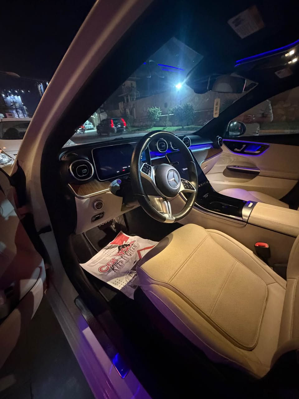 مارسيدس c300 للبيع 
السيارة جديدة وارد أمريكي تبديل باب نفس اللون 
ماشيه ٢٥ الف فقط رقم مميز للبيع 
السعر ٣٤ الف 
للاستفسار الاتصال على الرقم *********** بغداد, العراق

