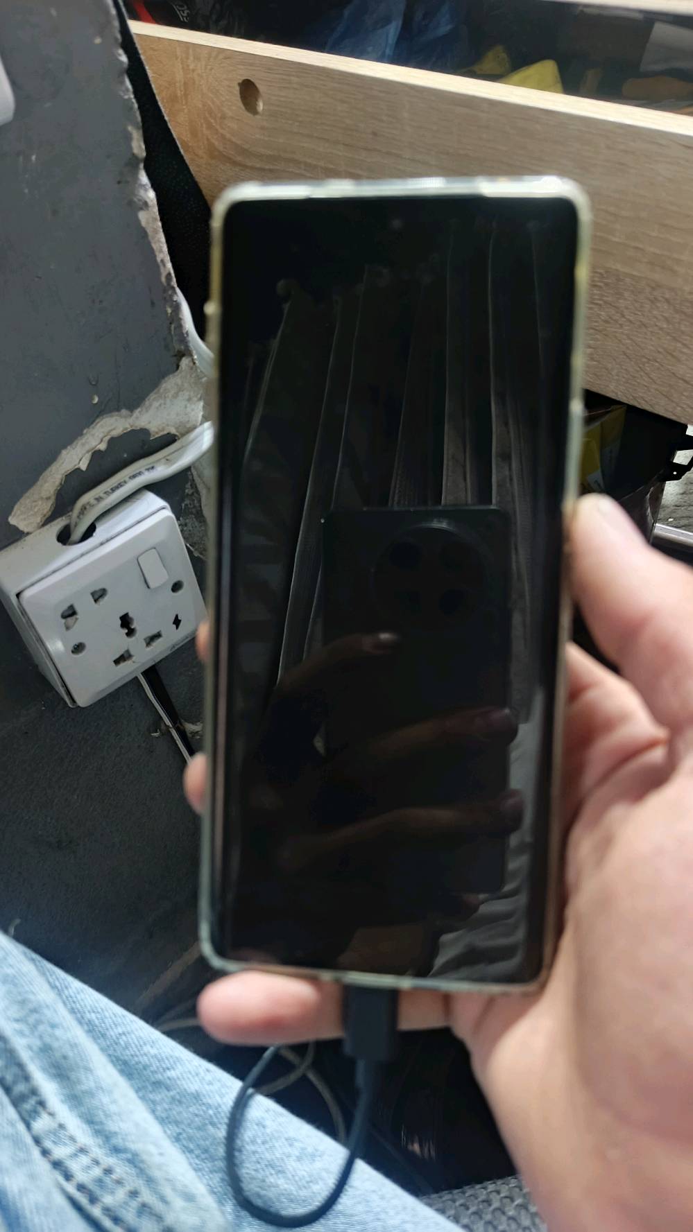 كامون 40 برو 5G • شاشة ما لمست • ملحقات كاملة