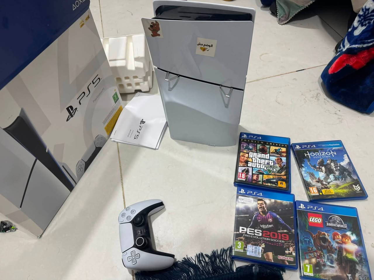 Ps5 slim 1tb ممفتوح جهاز نضيف والصور والفحص يحكم كل ماحقاته الاصليه موجوده اليده الاصليه مالته ممستعمله لان جنت العب ماوس وكيبورد ومحتاج فلوس اريد ابيعه لان جاي ادرس طب ابيع كامل هوه و العابه السعر825 مكاني الاعضميه
***********
