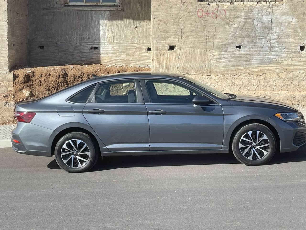 jetta 2024 s 
نرخى ١٤٨ معاملة
پشو پشتى كةبسة 
لايتو راديتةو هةموو شتى بيلادية
 *********** أربيل, العراق

نص مكتوب في الصور:
- 23:31 LTE ئؤتؤماتيك 4 پستؤن بزوينهر 1.5T 48,000 كم تايبهتمهندى ئه مه ريكى به نزين دروستكراو فؤلكسواگن سالى مؤديل 2024 مؤديل جيتتا خاسلهت S پارچهى رهنگ كراو 2 پارچه بينينى وينه تابلو دهؤك, تايبهت رهنگ نه فتی ماددهى كورسی قوماش ژمارهى كورسی 5 نرخى ديارخراو بهلّن ده رباره پيشو پشتی كهبسه هه موو شتى بيلادية