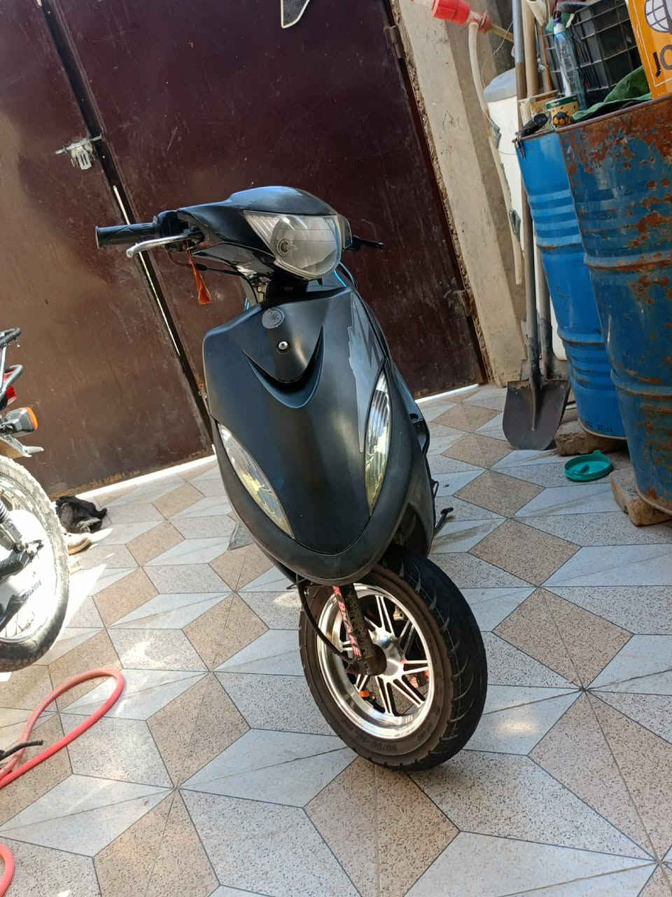 سلام عليكم شباب دراجه ماكس عدله للبيع كلشي شغال بيها سلف هندر كامله من كلشي دراجه رمبه بعدها بجيس شراي يجي أو يتصل عل رقم ***********❤
