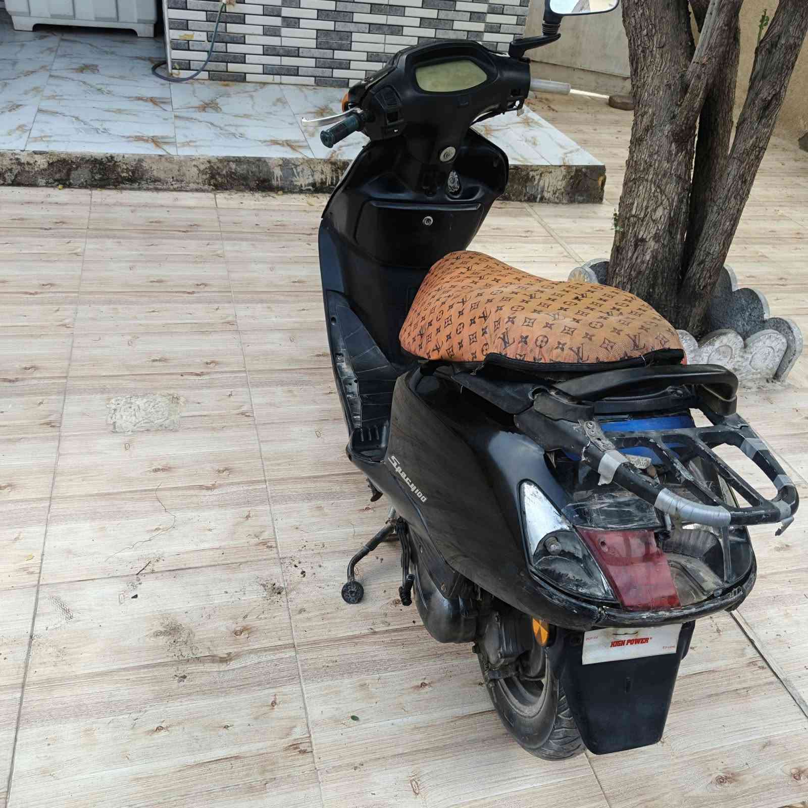 سبيسي • ماليزي • حديد