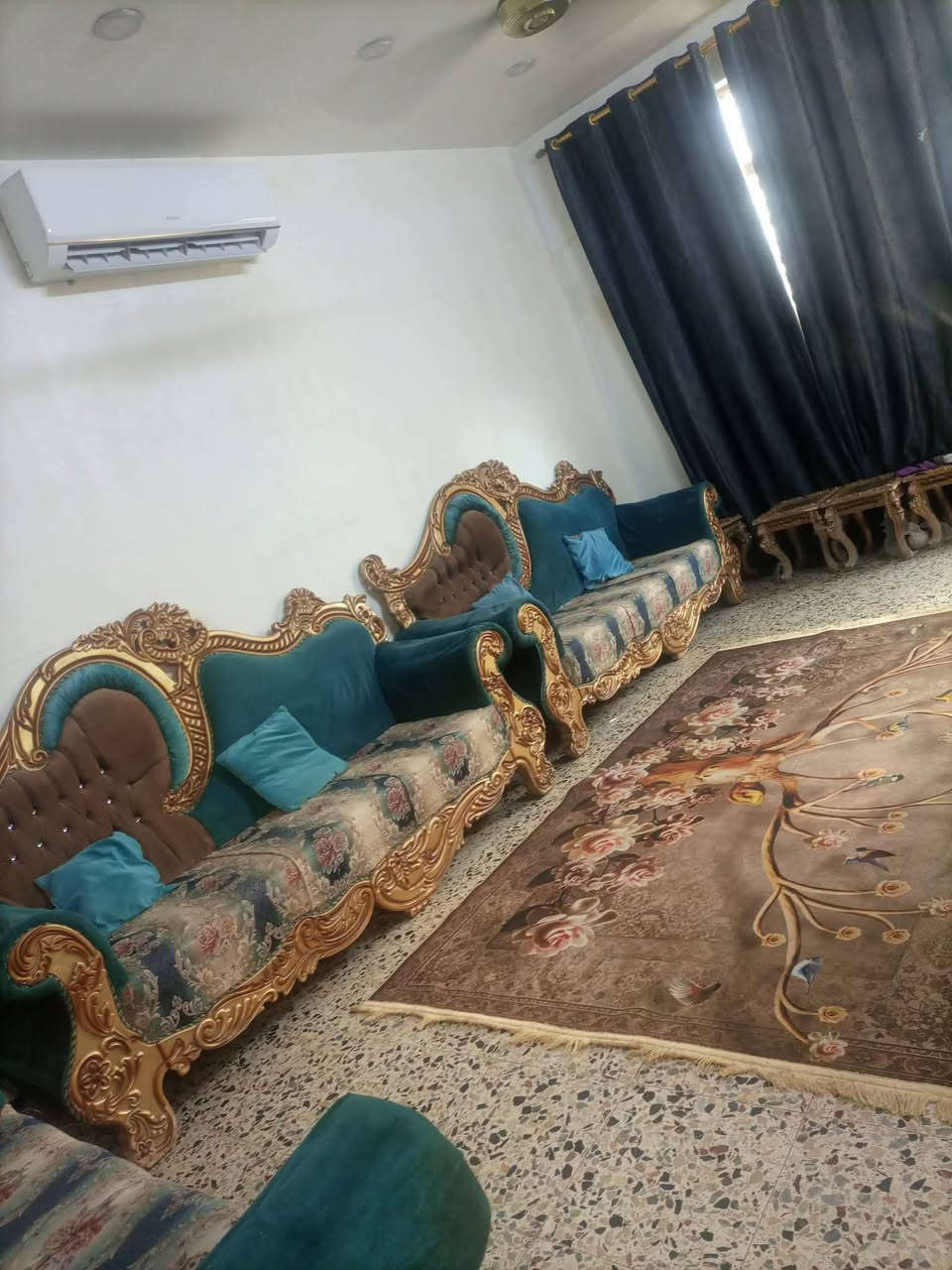 اعيد النشر تخم ١٥ مقعد يرهم للاستقبال وللصاله مستعجلين عل بيعته ٣٠٠ مكان حي اور ***********
