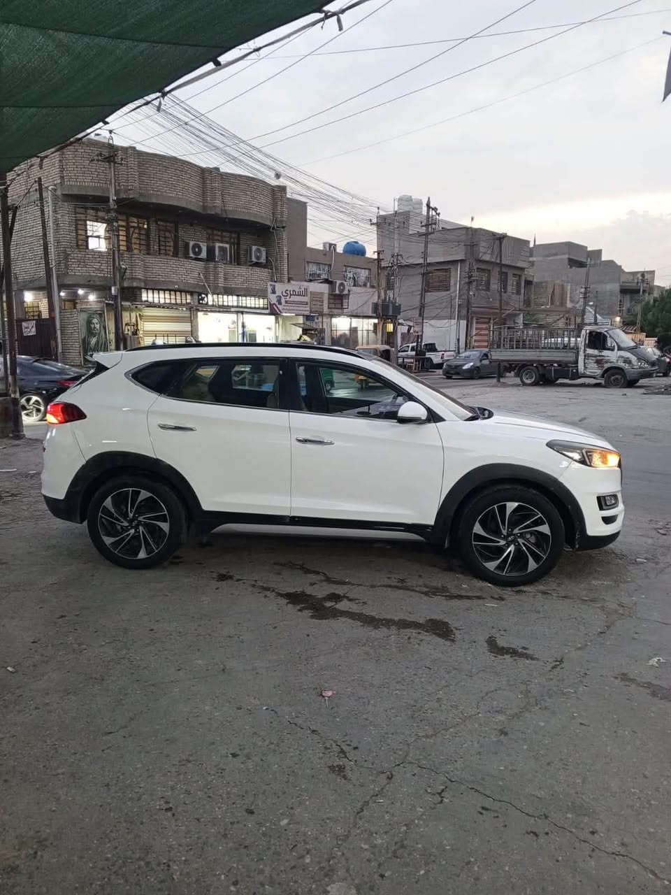 توكسان 2020 رقم اربيل خليجي
مواصفات: فول 1/1
محرك 2000
بنوراما 
حساسات امامي خلفي 
كشن كهرباء 
كشنات جلد 
مري شفط 
كاميرا خلفي 
ثلاث انظمة قيادة 
تبريد قطعتين 
زجاج السائق  Auto
السيارة جاهزة و عليها ادامة كاملة 
و حدادية جديدة
السيارة بيهه مكانات صبغ ابيع احزام صبغ 
 ماشيه 80 الف km
سعره كولش مناسب
مكان سياره بغداد
 اي استفسار اتصال ع رقم صاحب سياره اني مكلف بل النشر

  ***********
