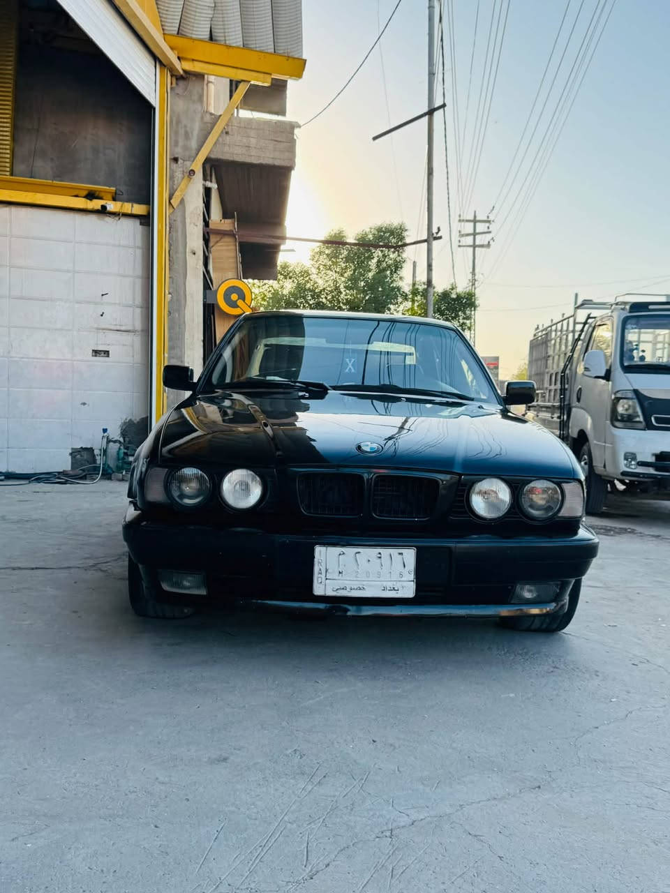 525 مسكر عدل اصل بليته وسنويه موديل 92 رقم بغداد مكفوله من الگص والخياس مصبوغه فرن للجمالية فقط
بدون دواخل السياره بدون حادث جاهزه ومابيها برغي نقص متصرف عليها الف ! 
السياره ناعمه وترايها مال حديث 
الگير والمحرك جدد بشرط لا تنقيص ولا تبخير ولا ريحة غاز  وبطناش ونشاط فول 
كهربائيات كلها بلاد وشغاله بدون تلزيك وبدون جطلات 
منظومة التبريد كلها جديده مجمده 
الحداديه كلها جديده من الطول للطول 
تخم تاير وباتري جديد 
الحماوه تحت النص صيف و شتاء ثابته 

المواصفات فول 
فتحه سلايت 
بچم عريض اصل 
كشنات كهرباء جلد اسود 
دبل ايرباك 
تحكم ستيرن صاج 
صاج ملكي 
اربعة جام كهربائي 
بردة كهرباء
سنتر لوك وسويج ريمونت 
بجم دخاني بلاد 
اكسل 23 بطناش ومعدل 
العنوان بابل مركز المدينه
***********
