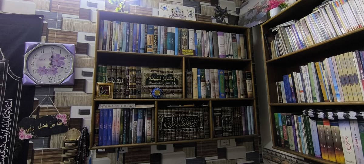 للبيع: مكتبة متكاملة (محتويات + خشب)
للبيع مكتبة كاملة تتضمن الرفوف والخشب المصمم للكتب، مع تشكيلة واسعة ومتنوعة من الكتب والقراءات التي تشمل:
​كتب دينية: أمهات الكتب والمصادر الإسلامية.
​كتب تعليمية: لمختلف المراحل والتخصصات.
​قصص الأنبياء: وسير الصالحين والأخلاق للأطفال والكبار.
​عناوين متنوعة: تشكيلة شاملة تلبي كافة الأذواق والاهتمامات.
​السعر: مليون و300 ألف دينار (مع إمكانية التفاوض البسيط للجادّين).
​للتواصل والاستفسار:
يرجى المراسلة عبر الخاص أو الاتصال على الرقم: [***********]

