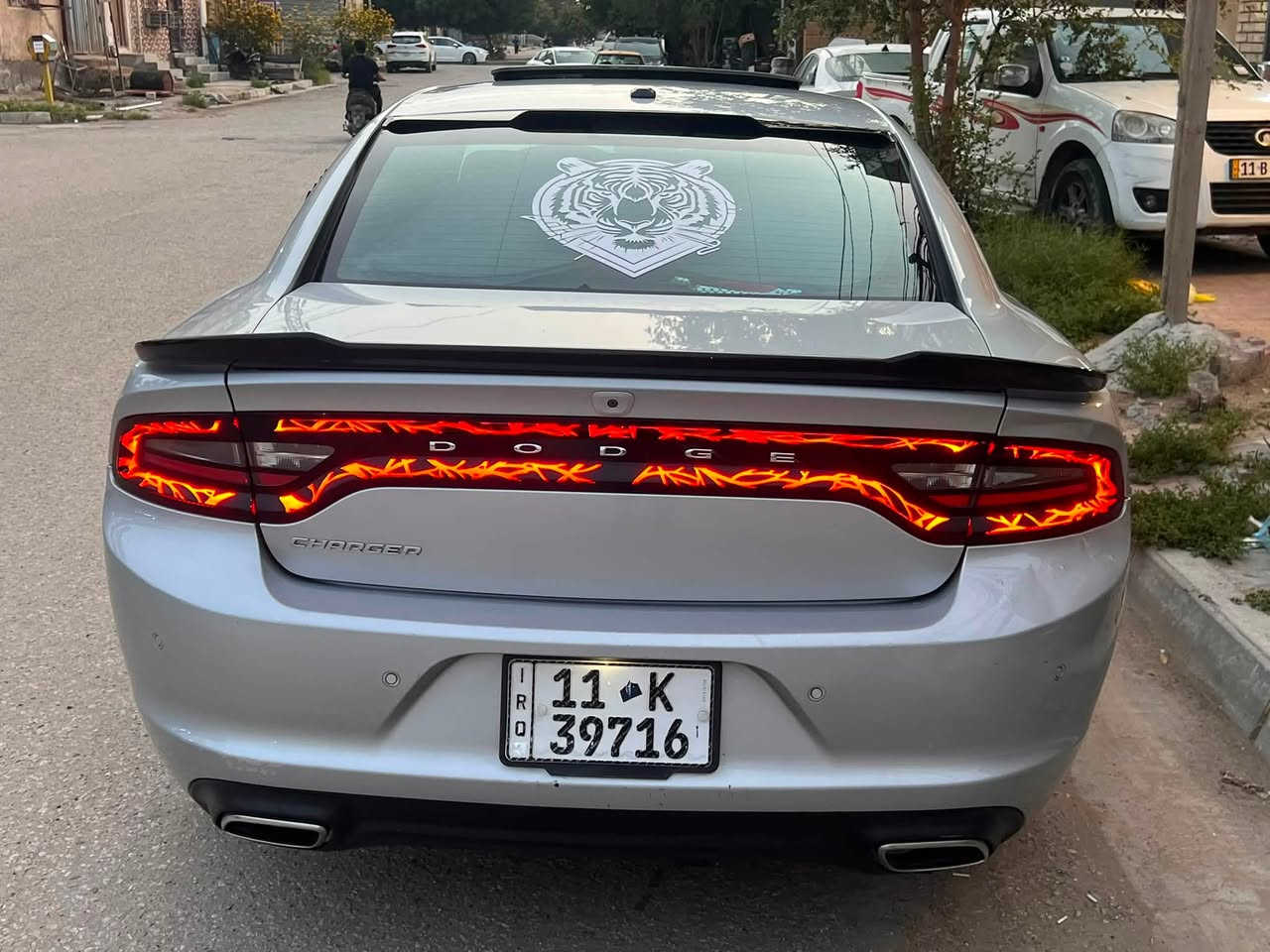 جارجر sxt plus  2021 فول الفول 1/1 اعلى مواصفات
مكينه 6v على وضع الشركه 
كشنات رياضي جلد حضن بلادي 
تدفه تبريد كشنات 
استيرن تدفه 
كشنات كهربائيه 
خزن ميموري حفظ وضعيات القياده 
مري قلاب عند الرجوع 
المقاعد الخلفيه  تدفه 
فتحه سقف 
مثبت سرعه
دخول ذكي 
تشغيل عن بعد  
تشغيل بصمه 
شاشه كاربلاي 
حساسات خلفيه 
كامره خلفيه دواره
تو ويل (دفع خلفي ) البلاص معروف بلقوه 
وبيها اهوي مواصفات بعد 
تخم تاير جديد عليها 
حادثها شويه من البنيد جدا بسيط 
كير مكينه شواصي على وضع الشركه 
رقم بغداد باسمي 
سياره جدا نضيفه وخواتها قليلات 
السعر  238
مكاني كربلاء 
فقط اتصال ما متواجد على الفيس 
***********
