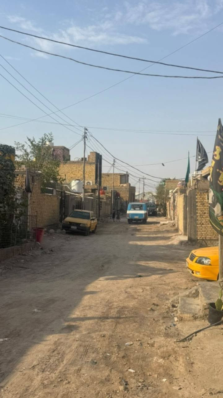 السلام عليكم دار للبيع عند ال نياز قرب سيطره السريع من جهة الفداء اول فرع بنزلة السيطره
المساحه 300 متر بناء 200
يتكون من غرفتين وصاله ومطبخ وصحيات داخليه وخارجيه وديوانيه معزوله مع صحياتها مع حديقه مساحه 100 متر
البيت كله صب كونكريت وطابوق 
التفاصيل الاكثر علئ الخاص
السعر 100 مع المجال
***********
السلام عليكم دار للبيع عند ال نياز قرب سيطره السريع من جهة الفداء اول فرع بنزلة السيطره
