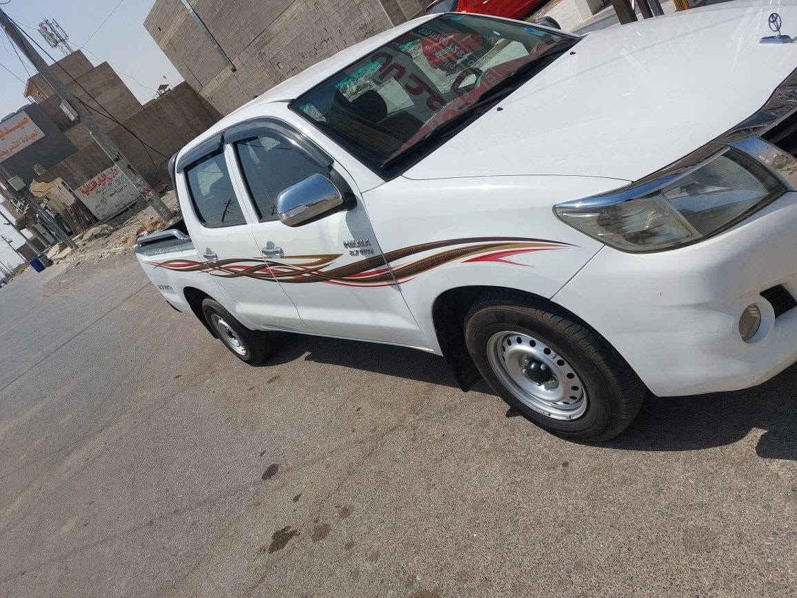 السلام عليكم سياره مرزي للبيع موديل ١٢ مكينه مفتوح سياره ماشيه ٣٠٠ حيل نضيفه وصور السونر مرفق بل منشون مكانها موصل اي استفسار الاتصال 
***********
***********
