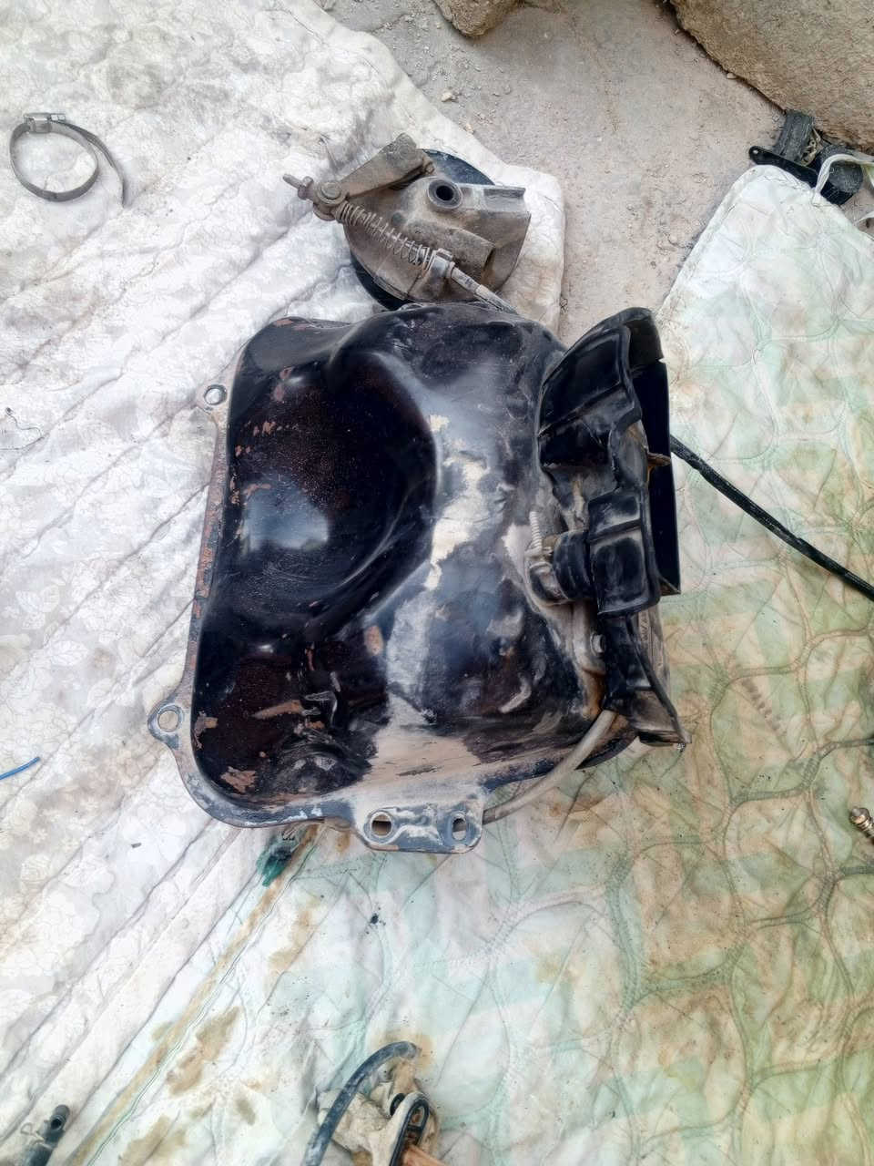 السلام عليكم غراض فراشه بسعر لماي وكله شغال ونضيف شاصي مكفول من صبغ ولحيم راجز سلف دشلي سلف كامل شوته كابريته اصليه شلعه ومعدل بيه واير سكليتر خلفي واير سكليتر  واير بريك امامي معه لدسك مالته سبايدر واير بريك خللفي تجمع دكم سلف ولاشاير باتري باتري  جك ربع كويل بلك جوين  كتف شحن سعر ارخص من لتراب قيم بل يرضي الله وتعال اخذ العنوان كوفه شارع المطار يم جوهرت العرب الاتصال ع رقم او خاص ***********

