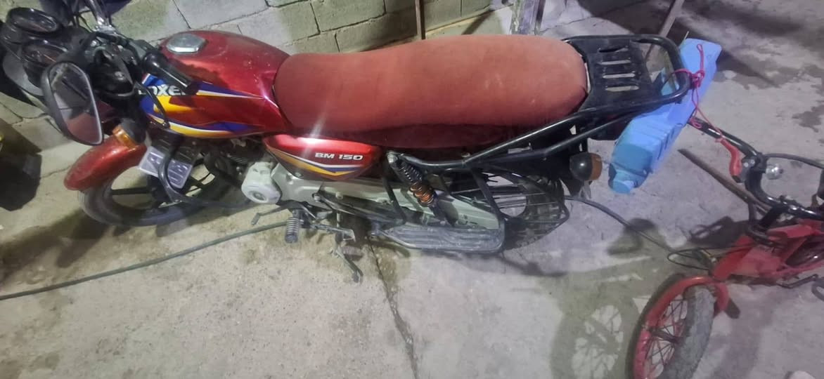 سلام عليكم دراجه للبيع بوكسر ٢١ مجفت باسم صديقي رقم ديالى سعره ١٤٠٠ وبي مجال وبيع عالمستعجل
‏‪***********‬‏
