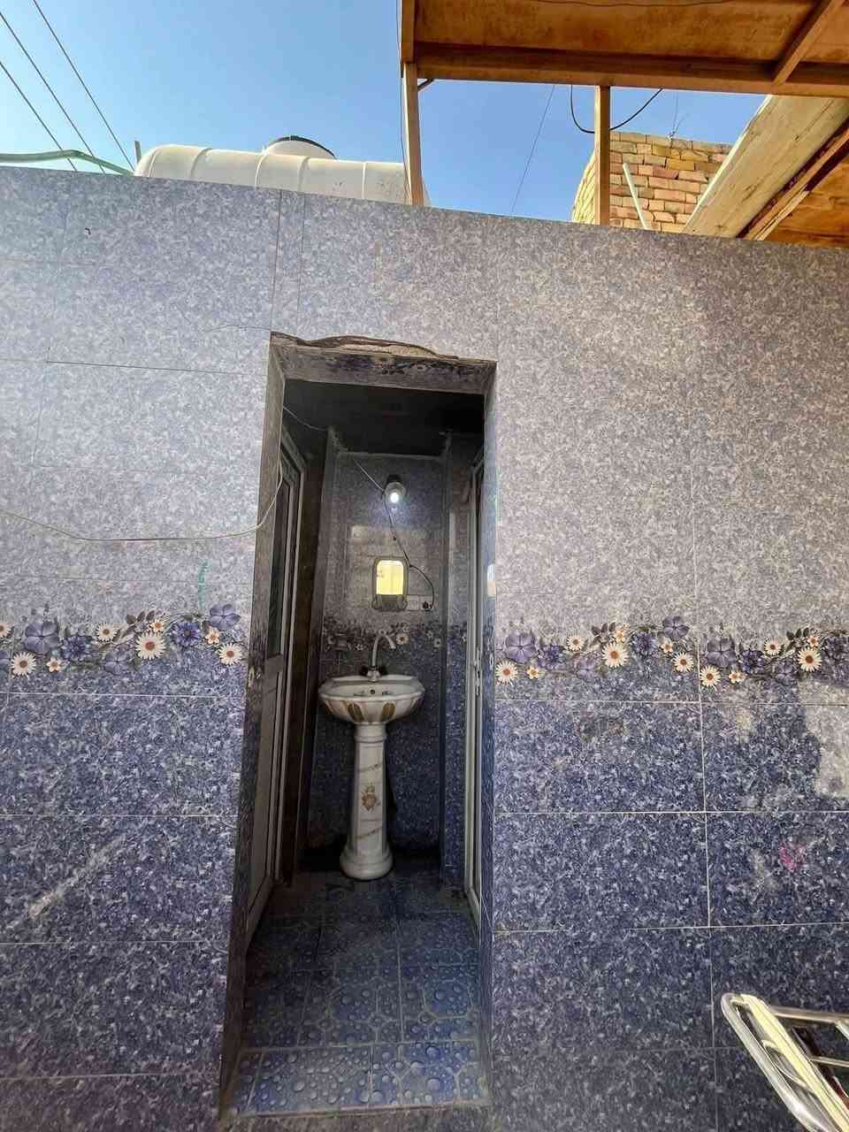 السلام عليكم مشتمل للبيع (حي الجهاد) نهايه شارع السوق  مساحته 100 متر سعره 55 للاستفسار الاتصال على الرقم ***********
