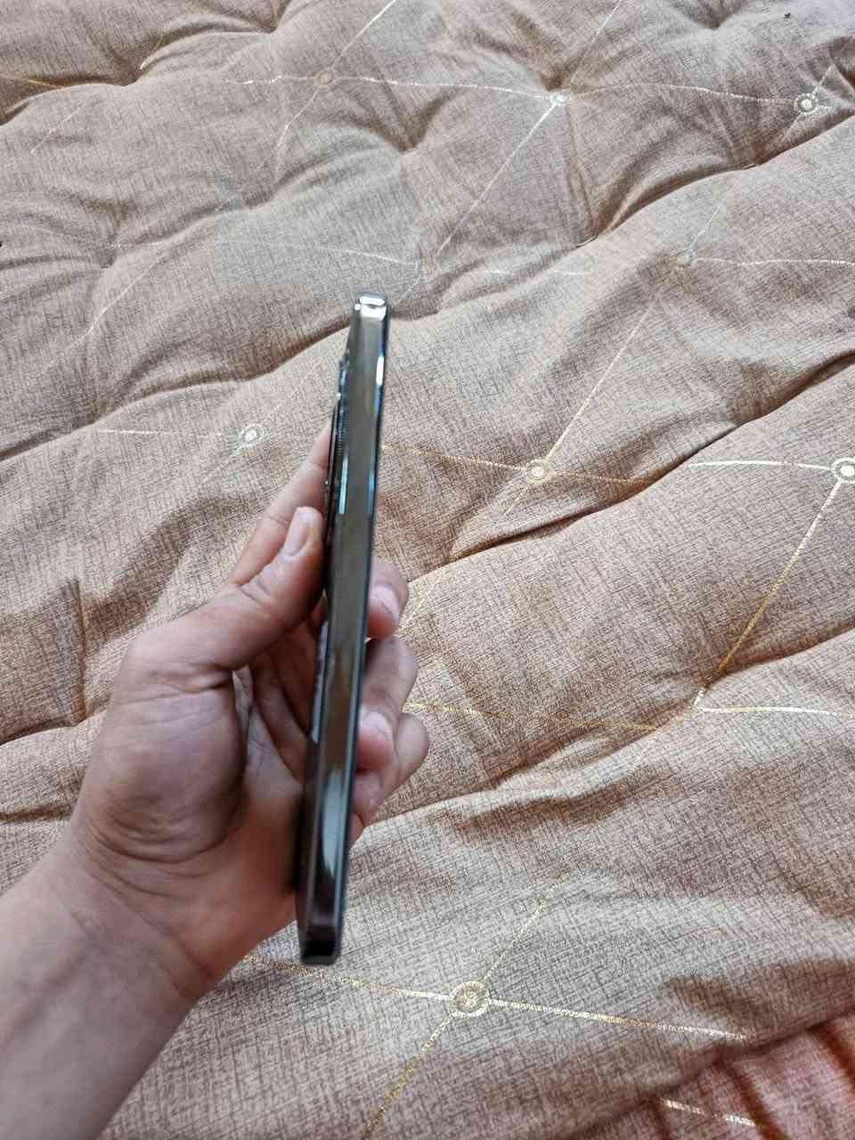 االسلام عليكم ، جهاز honor x9d مع كامل ملحقاته أخذته قبل 10 ايام سبب البيع محتاج قيم بما يرضى الله ، تواصل واتساب *********** مكاني بابل قضاء القاسم
