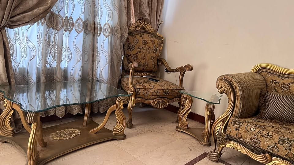 تخم للبيع زان مصري ١٠ مقاعد طبله وسطية و طبلاين صغار زجاج

للتواصل 
واتساب 
***********
