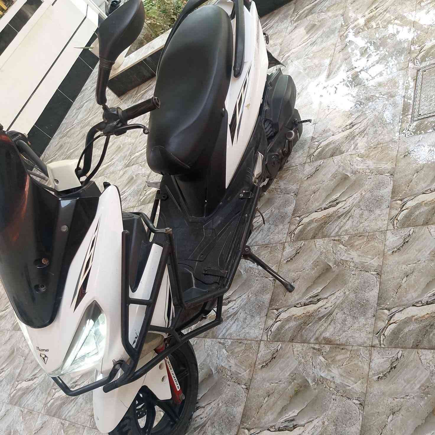 السلام عليكم دراجه سترونك نضيفه مكينه حلوه باتري جديد شلعه ومعدل السعر 375 بعقوبه تحرير ***********
