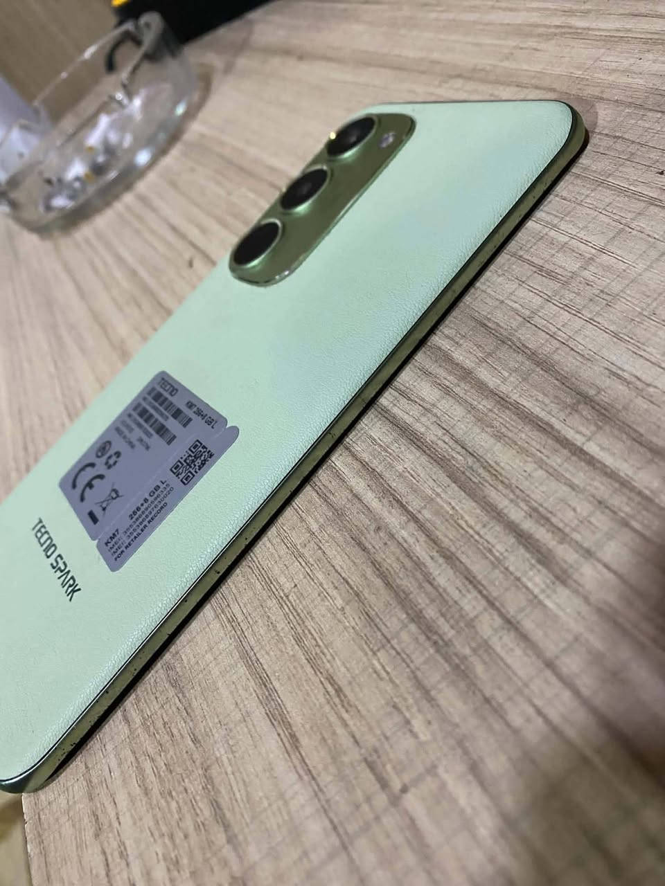 Tecno Spark 40 Pro
- الشاشة: شاشة منحنية (Curved AMOLED) تقدم ألواناً زاهية وتجربة مشاهدة غامرة.
- الأداء: معالج سريع يوفر أداءً متميزاً في الألعاب والتطبيقات الثقيلة مع استهلاك ذكي للطاقة.
- الذاكرة: مساحة تخزين داخلية كبيرة مع ذاكرة عشوائية (RAM) تضمن سلاسة التنقل بين التطبيقات.
- الكاميرا: نظام كاميرات احترافي يلتقط صوراً بتفاصيل دقيقة ووضوح عالٍ حتى في الإضاءة المنخفضة.
- البطارية: بطارية تدوم طويلاً مع دعم الشحن السريع لتستمتع بجهازك طوال اليوم دون قلق.
- التصميم: تصميم عصري وجذاب، خفيف الوزن ومريح في الاستخدام تردد الشاشه 144 هيرتز سعر 250 الف مكاني الدوره المهديه الثانيه رقم ***********
