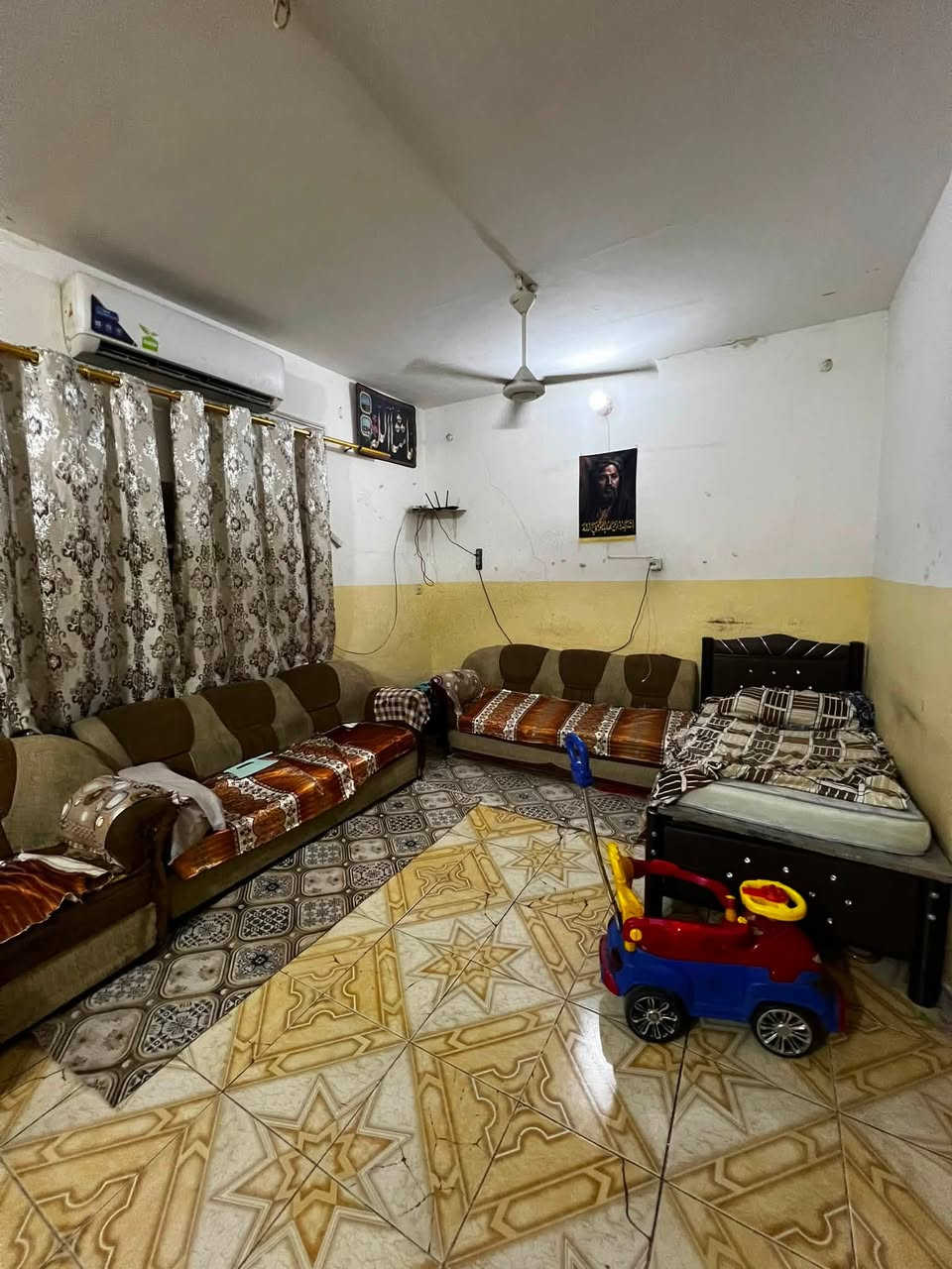 بيت للبيع 100 متر ( مربع 10x10 ) طابو صرف
حي ميسان قطاع 24 .. رابع بيت عن شارع الكيات

يحتوي على طابق ونص

الاول / غرفة صالة استقبال مطبخ مكشوفة
صحيات داخلية وخارجية وطارمة

الثاني / غرفة صالة صحيات

السعر 113 مع المجال

للاستفسار *********** مكتب القلعة للعقارات
