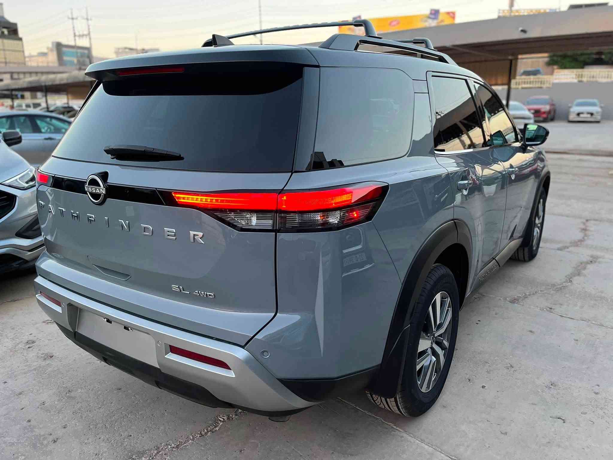 سلام عليكم
Nissan Pathfinder SL 4WD 
2024 
حادث بس دعامي أمامي 
راديتر بلادي مو بدل 
فقط مكانين تعديل بيها 
بدون صبغ و بدون بدل قطع 
مواصفات 
رادار أمامي و خلفي 
حساس خلفي 
٥ كاميرا ٣٦٠ درجة 
شاشة كبير 
كشن كهربائي و تدفئة 
تبريد مركزي باب بردة 
٧ راكب
٧٣ الف ماشي 
كير محرك كهربائي كل بشرط فحس 
بدون نقص 
سيارة رقم كاتي 
سعر ٢٤٧ ورقة 
مكان سليمانية 
***********

نص مكتوب في الصور:
- ***********