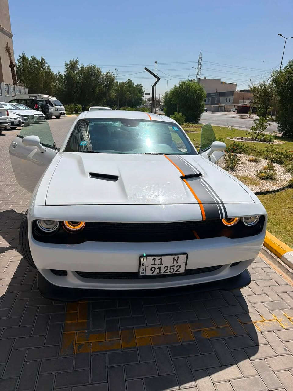 للبيع جالنجر sxt موديل 2018
رقم بغداد الجديد شرط التحويل 
محرك 6 سلندر 3600

كير محرك تبريد كفاله 
شاشه كار بلي
كشن السايق كهرباء
مري تعتيم
تبريد خلفي
وباقي مواصفات المعروفة

حادث السياره دعاميه ونصبغ الجاملغ الأيسر  بدون ايرباك 

السياره حلوه وجاهزه ع آخر حبه وعليها ادامه جديده وحداديه جديده 
ويل تو سايز حجم 20 وتخم تاير جديد

السعر157 

مكان السيارة بغداد 
***********
