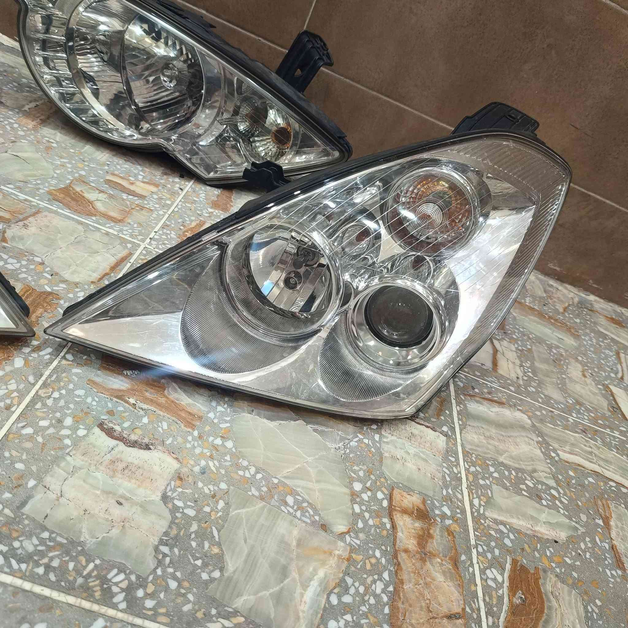 السلام عليكم زوج لايت للبيع مال تفصيخ زيرو السعر 80 الف زوج بغداد الرصافه اكو توصيل للمحافظات الاتصال ***********
