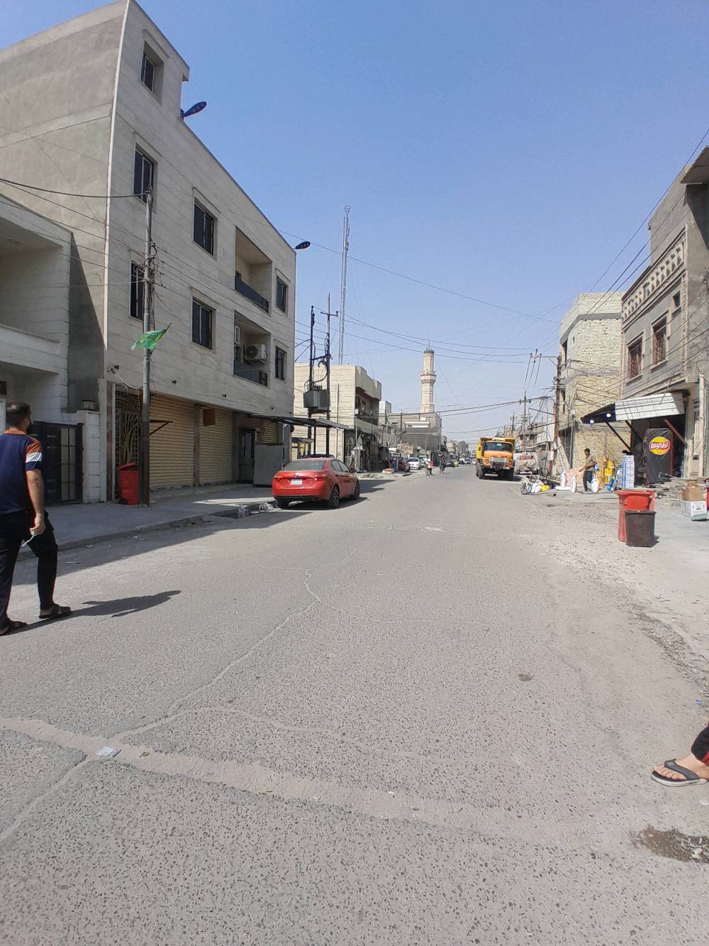بنايه للبيع تجاريه مساحته ١٠٠ متر الواجهه ٧ النزال ١٥.٦٠٠/ ٣ طوابق الطابق الارضي تحتوي على محل +شقه تحتوي على غرفه نوم وهول ومطبخ وخدمات الطابق الثاني غرف نوم ٢ وهول ومطبخ وخدمات الطابق الثالث غرف نوم ٢ وهول ومطبخ وخدمات +السطح شتايكر+ بناء البنايه  سنه ٢٠٢٦ بنايه مجهزه بلكامل موقع البنايه بغداد الدوره الإسكان شارع التجاري للستفسار 
***********