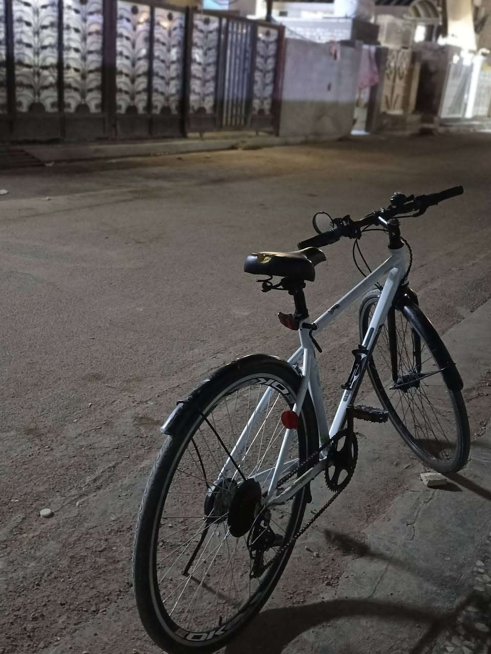 بايسكل c700 نضيف للبيع كامل گير ٦نمر بريكات امامي خلفي شغالة  المكينة ايضا نضيفة عنواني البياع المعالف 
السعر 120بي مجال بسيط
 للتواصل
***********واتساب
