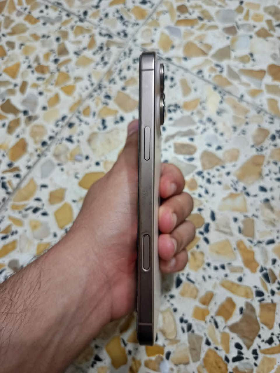 السلام عليكم ايفون16 PRO MAX  جهاز نضيف جدا ع فحص مكفول ممبدل بي اي شي بطارية 🔋 90 كامل الملحقات 
نظافة 100/100 مكاني النجف السعر 1300 وبي مجال  للاستفسار اكثر واتساب ***********
