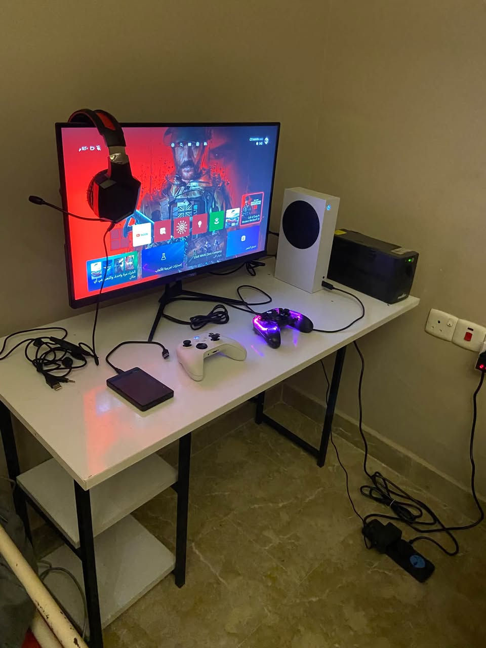 السلام عليكم
للبيع شلعه كامله سبب البيع مشغول وماعندي وقت  
اكس بوكس سيريس اس 512GB
شاشه كيم اون حجم 27  
يو بي اس فاربر 
جوستك كالد كيم سير 
هارد 500GB
سماعات محيطيه كيمنك + الميز 
السعر 775 الف وبي مجال للطيبين 
العنوان الغزاليه 
***********
